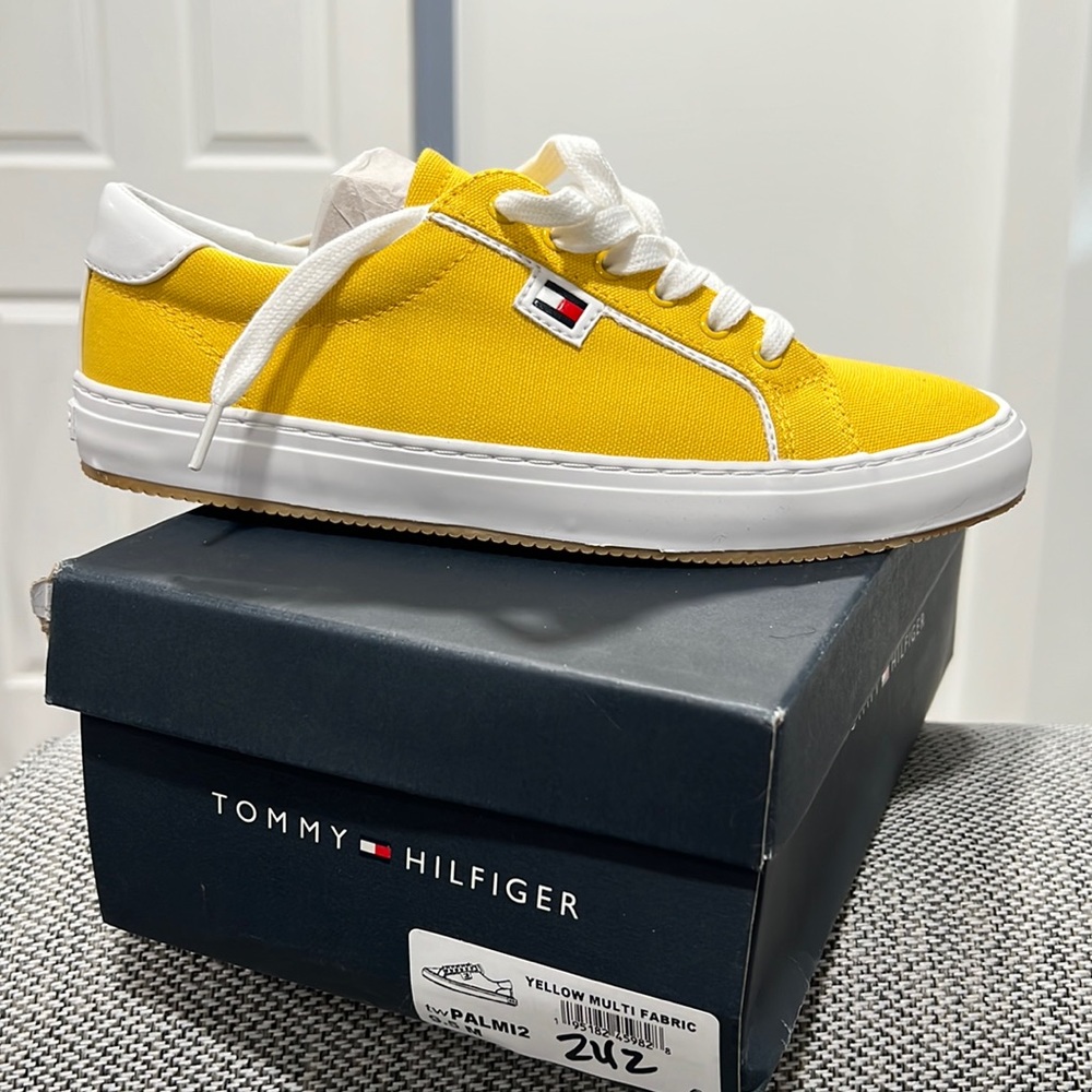 New- Tommy Hilfiger shoes